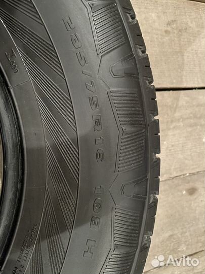 Kumho Road Venture ST KL11 235/75 R16 108H