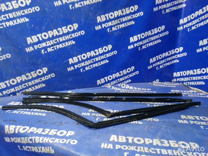 Уплотнитель двери Chevrolet Niva внедорожник 2123