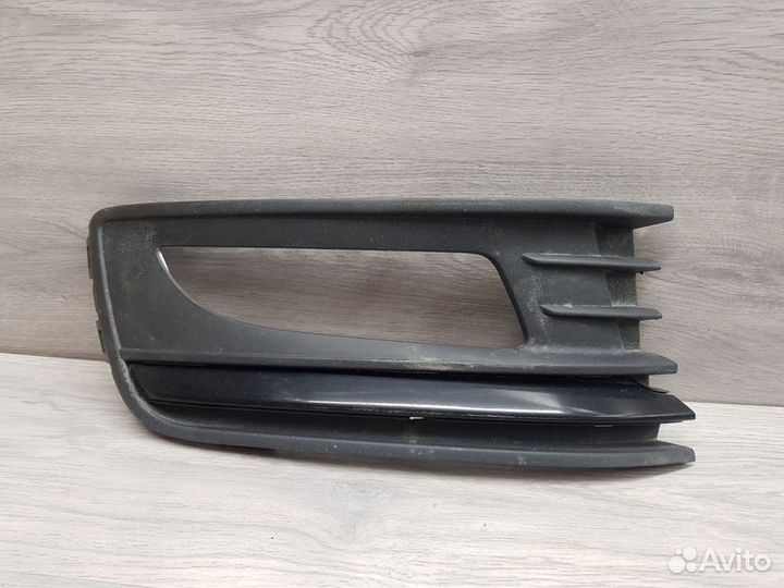 Решётка в бампер правая Volkswagen Polo Sedan 2011