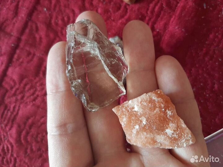 Камни в коробочках для коллекционирования