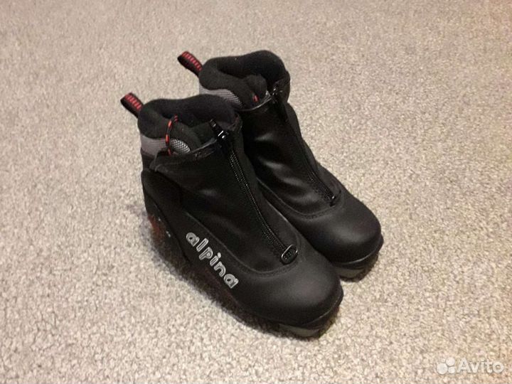 Лыжные ботинки размер 30 крепление NNN