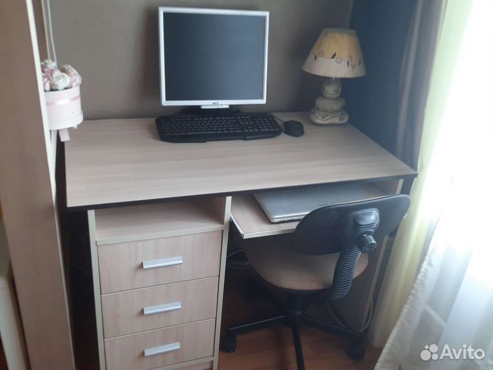 Компьютерный стол