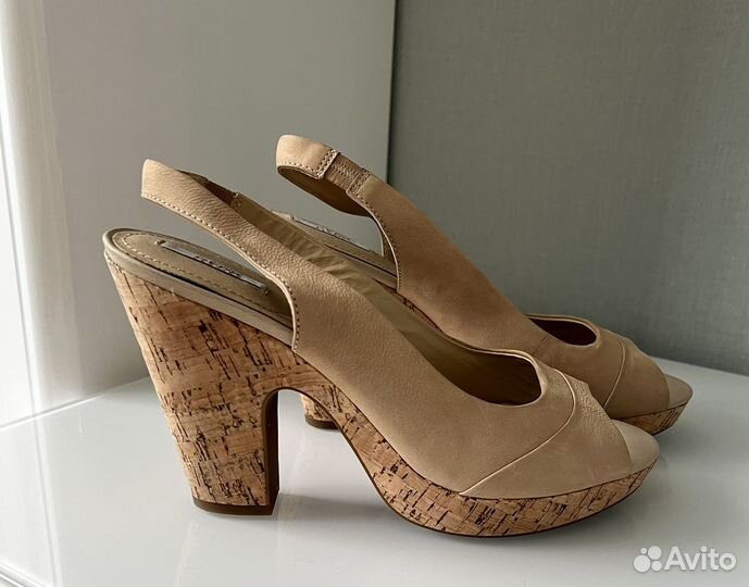 Босоножки женские