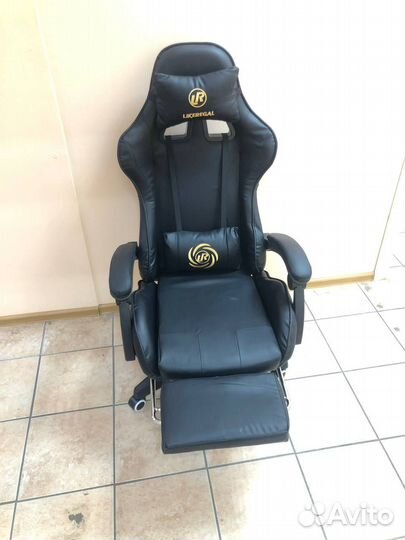 Компьютерное кресло игровое с подставкой под ноги