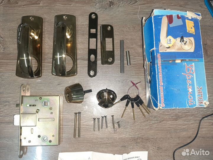 Замок врезной 5 ключей новый