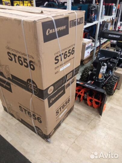 Снегоуборщик бензиновый champion ST 553