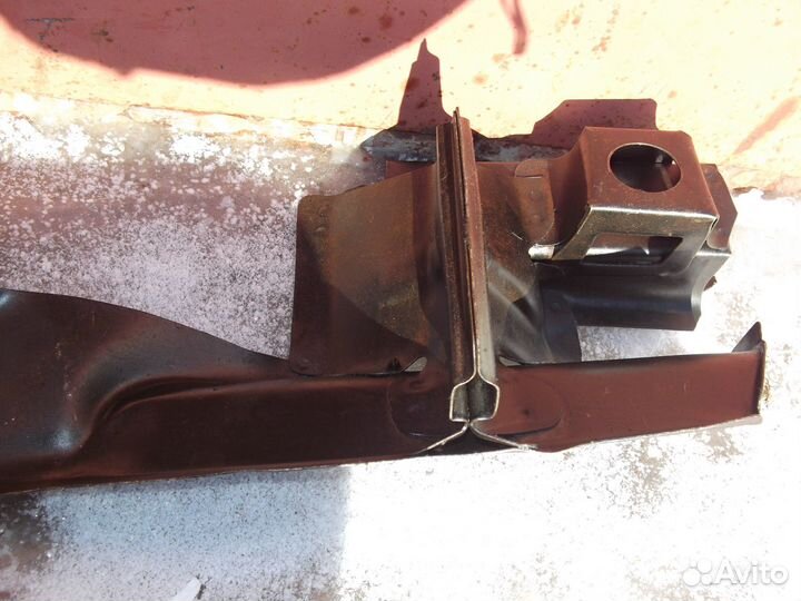 Кронштейн поддомкратника