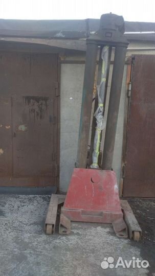 Подъемник винтовой для грузовых автомобилей