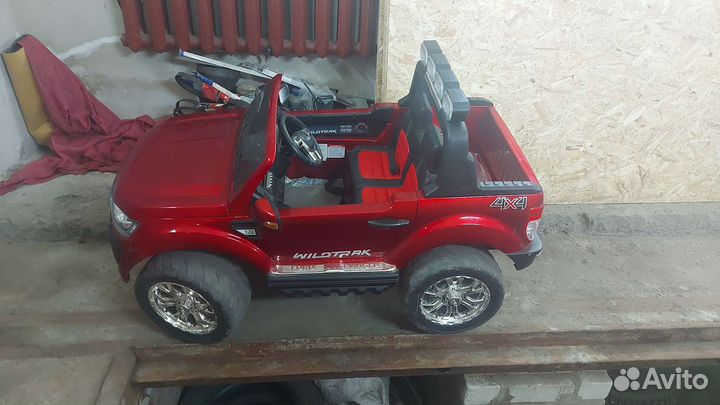 Детский электромобиль