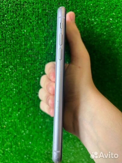 Телефон iPhone 11