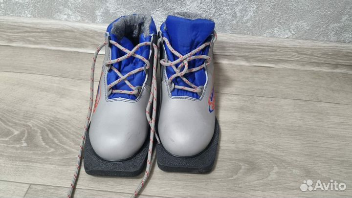 Лыжные ботинки