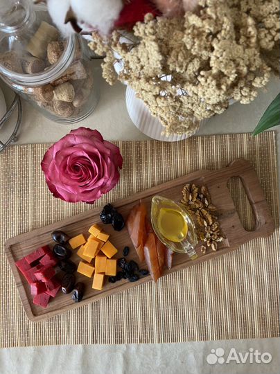 Доска кухонная разделочная для подачи закусок