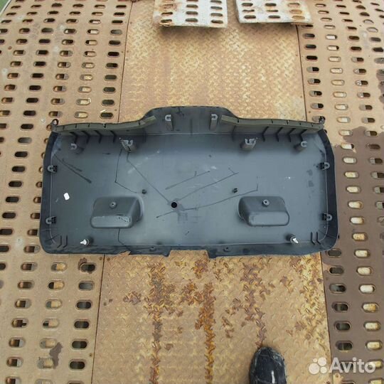 Пластик задней двери Опель мерива