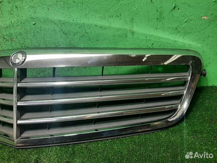 Решетка радиатора Mercedes Benz C-Class W204 2008