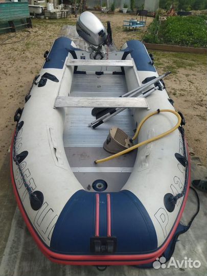 Лодка с мотором