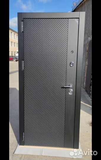 Дверь входная в квартиру