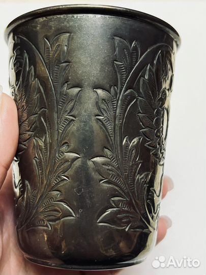 Серебряный чеканный стакан