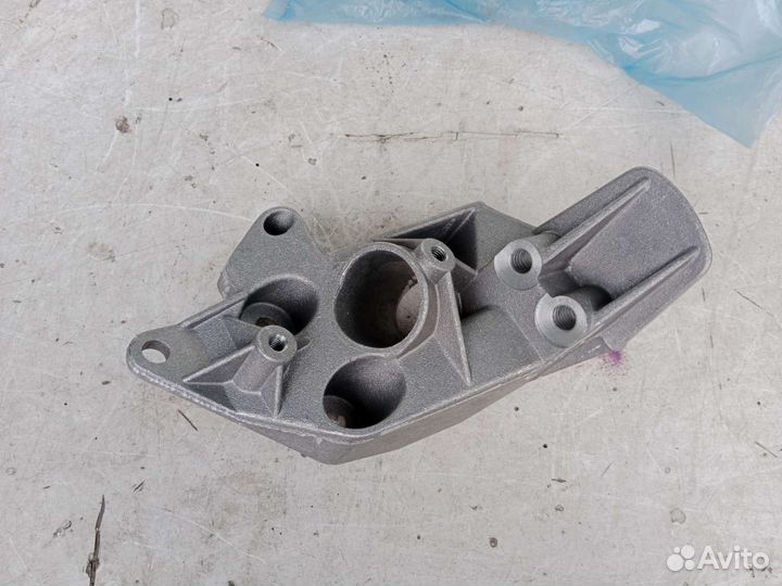 Кронштейн подушки Datsun