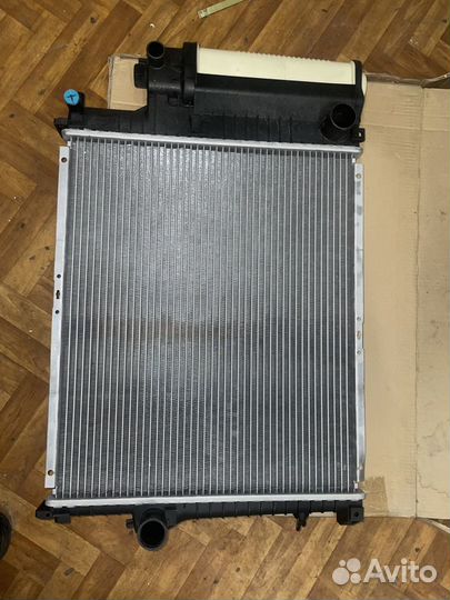 Радиатор охлаждения bmw e34 87-95 МКПП