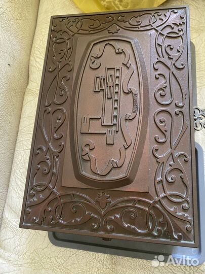 Металлический сундучок с замком