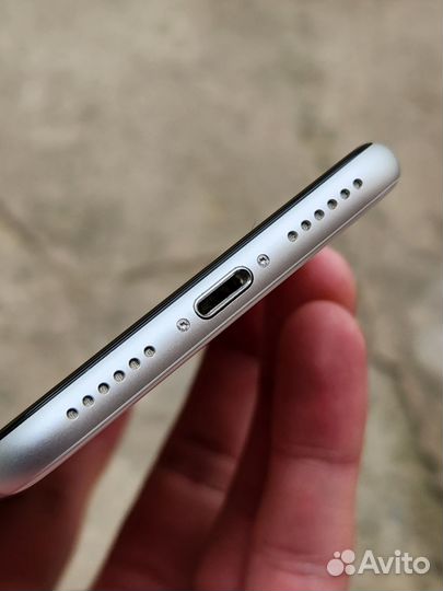 iPhone SE (2020), 64 ГБ