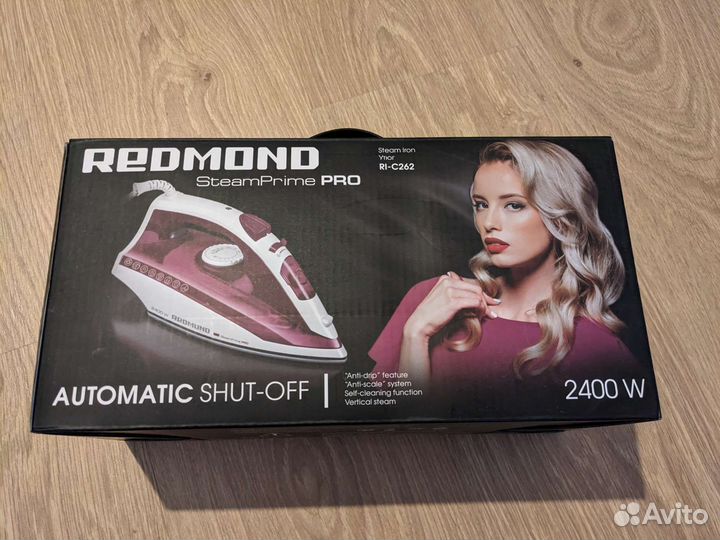 Утюг Redmond RI-C262