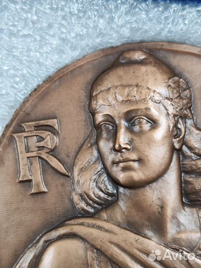 Медаль Assemblee Nationale 1967 Франция новая