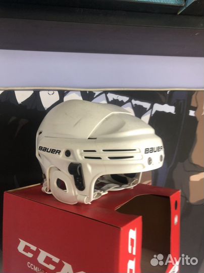Хоккейный шлем