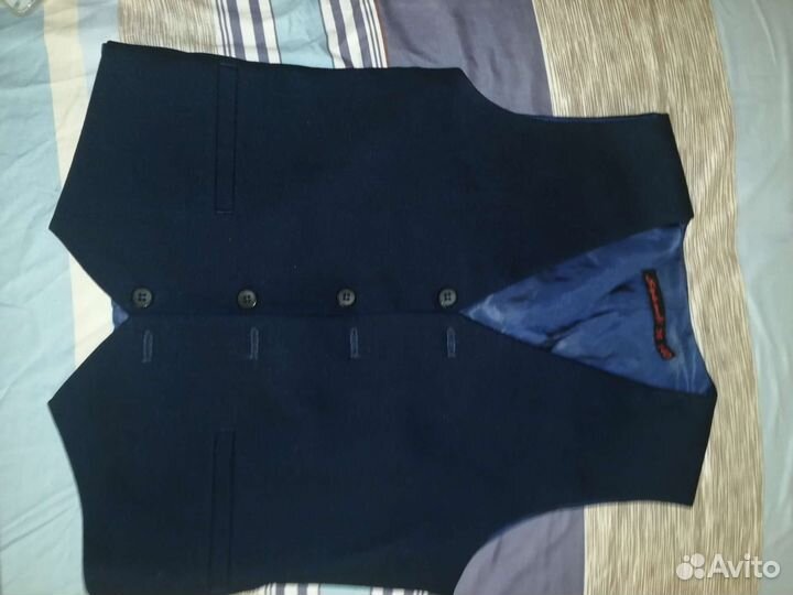 Жилетка для мальчика школьная новая