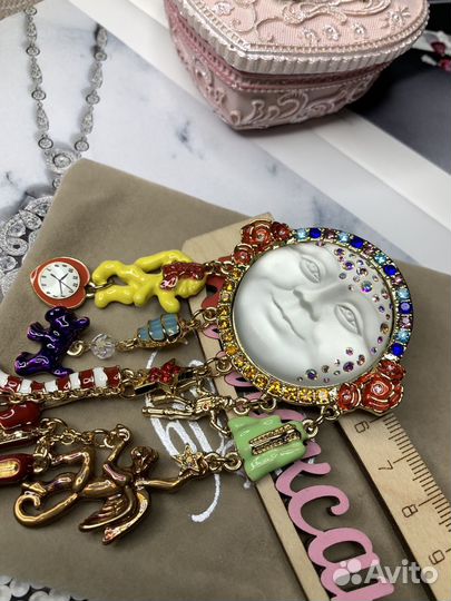 Бесподобная брошь Kirks Folly