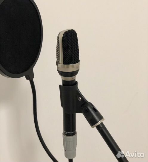 Студийный микрофон Neumann Gefell rft um70