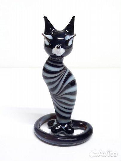 Кошка из стекла