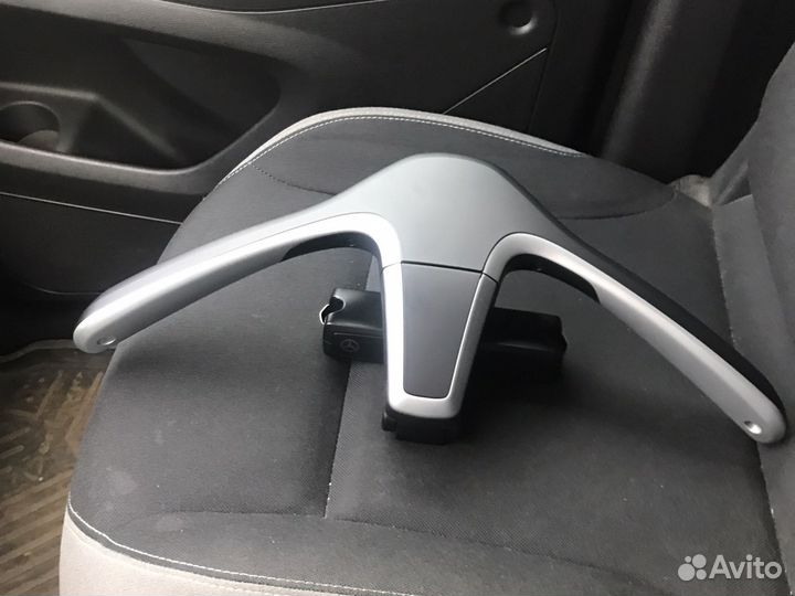 Вешелка на подголовник Мерседес
