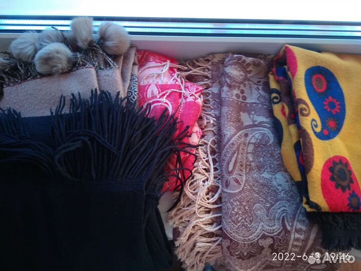 Шарфы и палантины разного качества и размеров