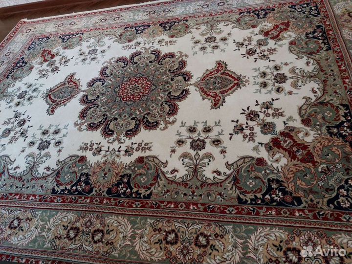 Ковер шерстяной новый