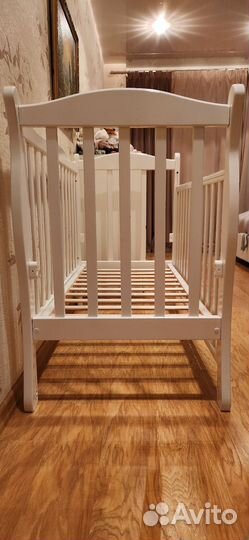 Кровать детская с маятником