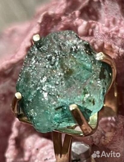 Изумруд природный урал