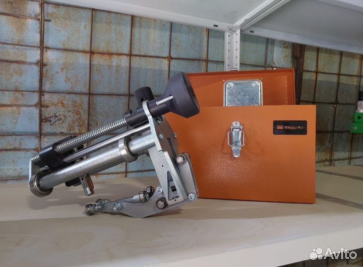 Устройство для снятия оксидного слоя