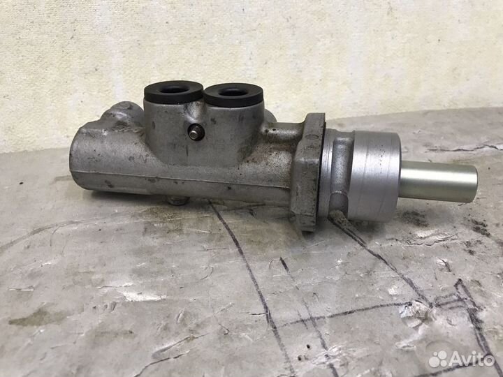 Цилиндр тормозной главный Skoda Octavia A4 1U