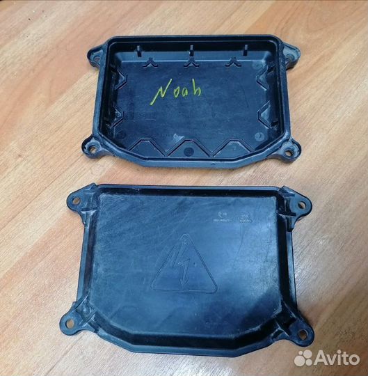 Крышка фары Toyota Noah