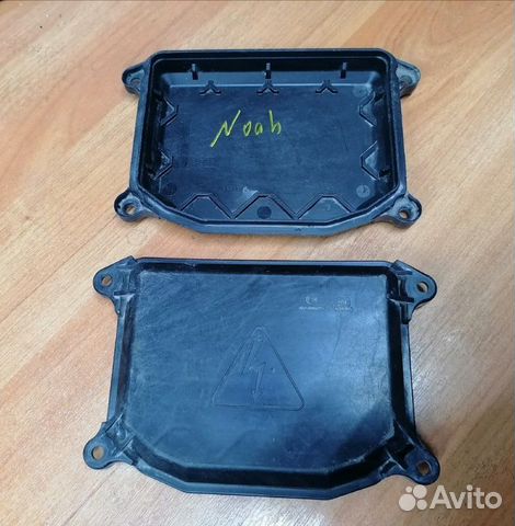 Крышка фары Toyota Noah