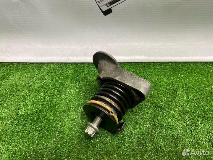 Натяжитель ремня генератора Mercedes-Benz M271