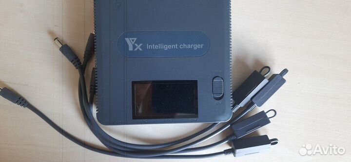 Зарядное устройство для одновременной зарядки акку