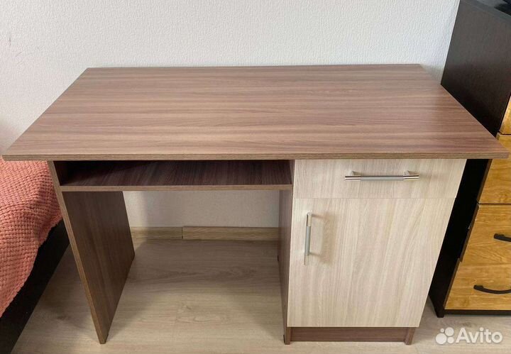 Письменный стол