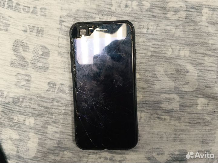 iPhone 8, 64 ГБ
