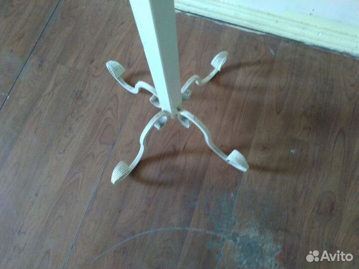 Продаю вешалку с коваными элементами