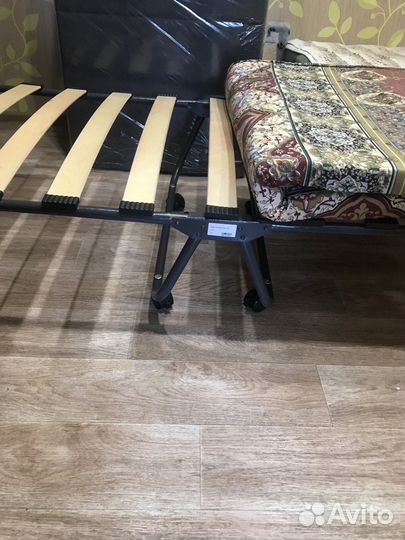 Раскладушка с матрасом