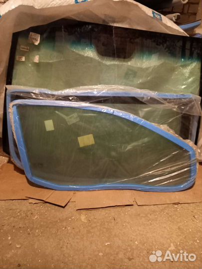 Стекло двери правой Ford Focus 2 купе