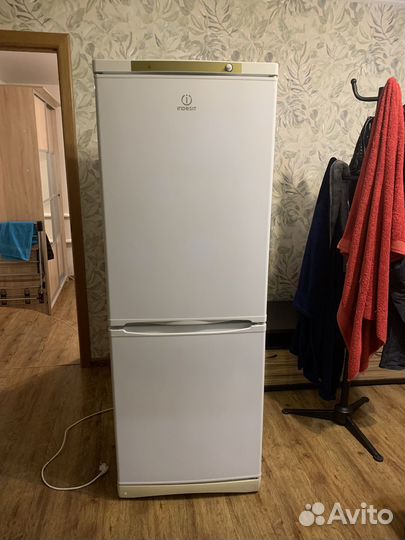 Холодильник indesit