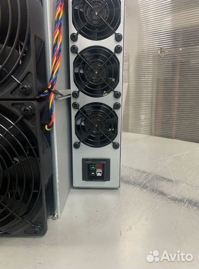 Antminer S21 188th бу 3 мес